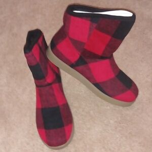 Indigo red brand women New Buffalo plaid boots. NWOT